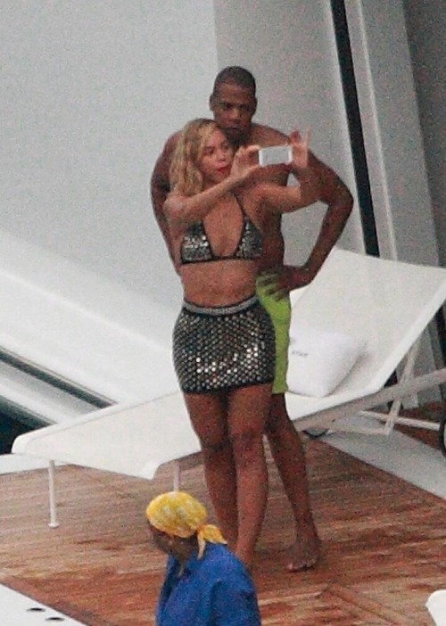 hellyeahbeyonce:  Bonnie and Clyde