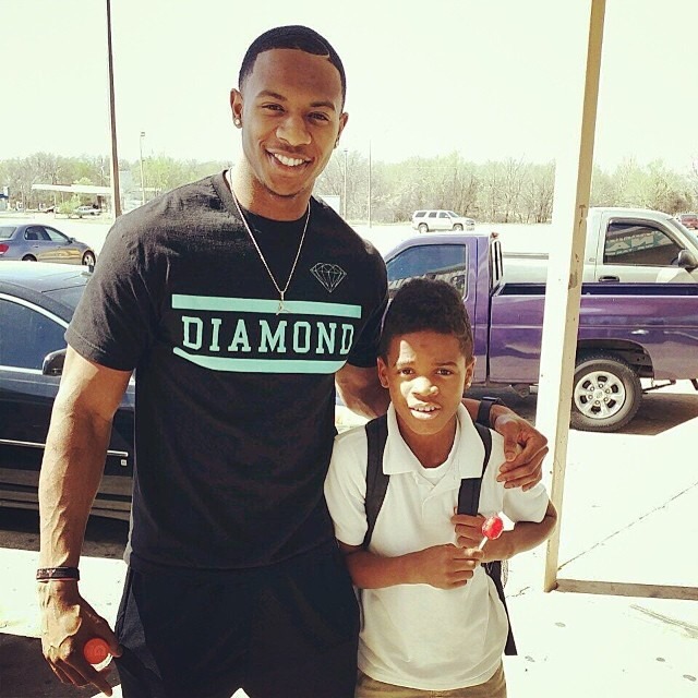 hellyeahehitfromtheback:  manuponman:  Damn he’s fine. hoodsworld:  Justin Gilbert