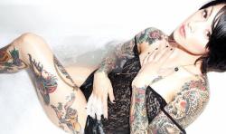 tattooedwomenarebeautiful:  Modèle: Laydi