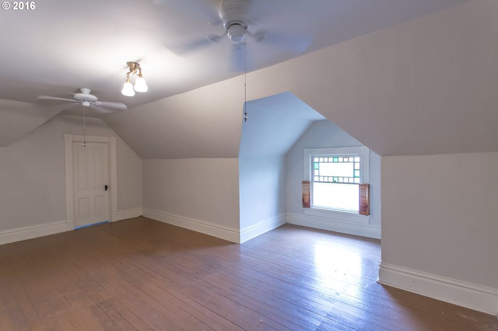 househunting:  $304,291/3 brAlbany, OR  For an old Victorian that is very well kept