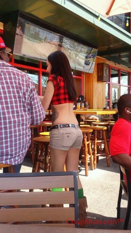 creepshots:  5 Creeps of a SEXY waitress porn pictures