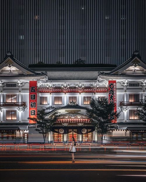 archatlas:Traditional and Contemporary Japanese Culture Collides in Striking Photographs by RKTokyo-