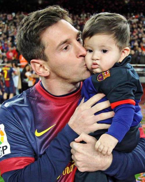 leomessiforever:  Happy father’s day to all dads culés