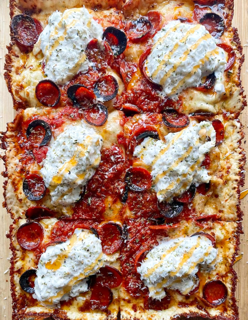 foodmyheart:Square Burrata & Pep Pizza with Hot Honey Source: reddit.com/r/foodporn http