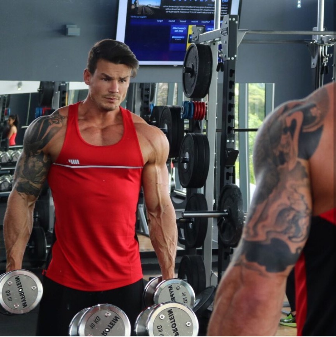 dafyddbach:  Miles Leask of the UK.  For more muscle hunkery follow @dafyddbach
