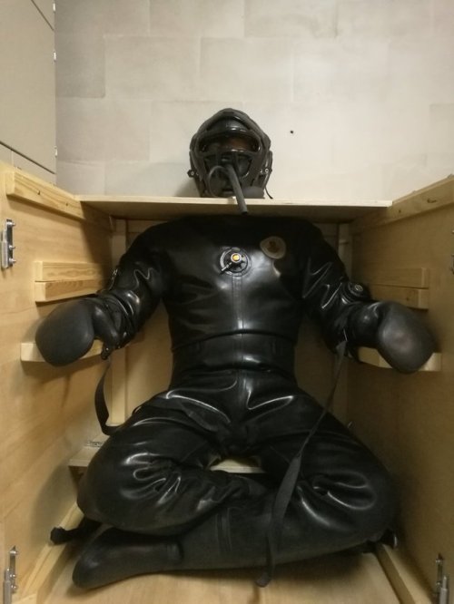 hockeyjockfin: Here we go again. Two latex suits, three sets of latex gloves, drysuit, latex hood, s