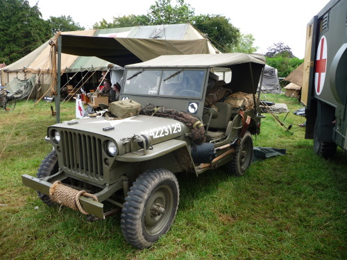 ru-titley-knives:  x2 US WW2 Willy’s Jeeps adult photos