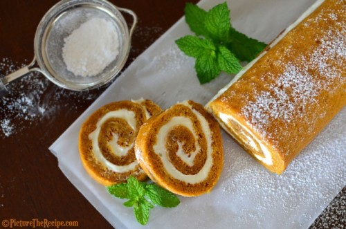 magicalfoodtime: (via Pumpkin Spice Roll With Maple Cream Cheese Filling | Picture the Recipe)