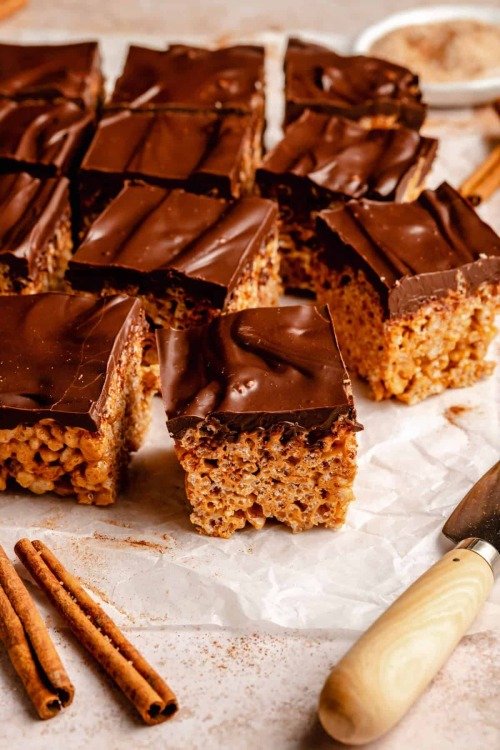 sweetoothgirl:    Churros Rice Krispie Bars