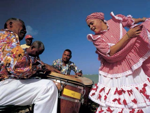 sepia2sage:  Bomba is an Afro-Puerto Rican folkloric music style developed throughout the 17th, 18th and 19th centuries by west African slaves brought to the island by the Spanish. It is a communal activity that still thrives in its traditional centers