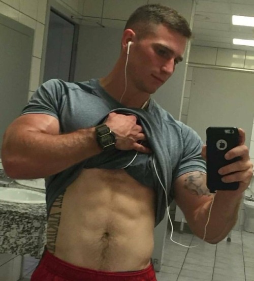 redneckmilitarypcola:I betting he has thick pubes and a furry ass crack!Right i love his fucking thi