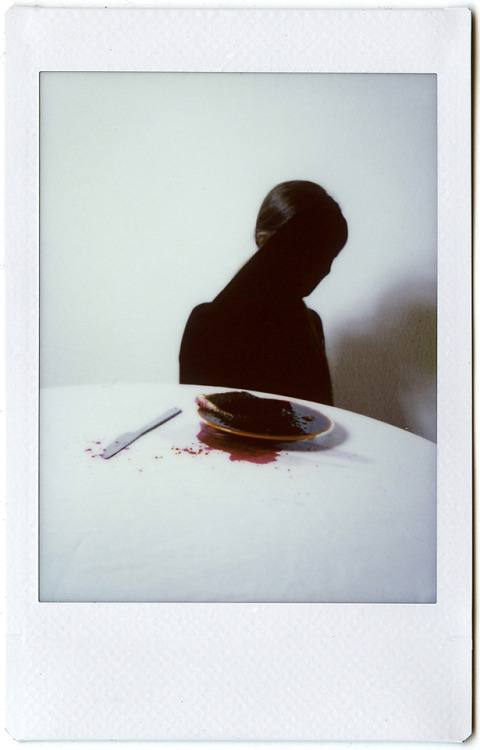 philomena-famulok:   ©Philomena Famulok   Gifts of ghosts  (2019)         