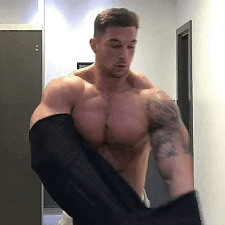 bodybuilder4thewall:musclecorps:Wide bro, everyone moves out of his way at the gym. 