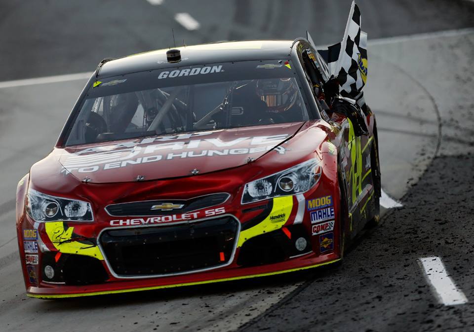 fyeahnascar-blog:  Jeff Gordon wins his 88th win at Martinsville!  Proud of my favorite