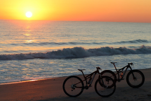 Florida sunrise beach &amp; bikes @stradallicycle @floridabiking@florida.beaches @stradalli #str