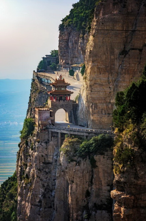 Road to Yunfeng Temple / China (by Tom Kilroy).