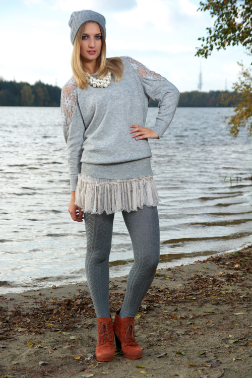 pantyhoseparty:Grey wool patterned tights with brown boots, sweater and white lace skirtMy clit is h