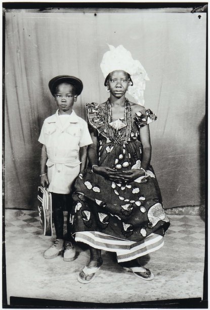 dynamicafrica:Photographic works taken by Kélétigui Touré in Mali during the 1940s.Recently came acr