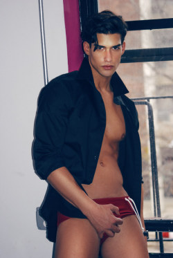 3leapfrogs:  rufskindenim:  Kaylan Morgan looking