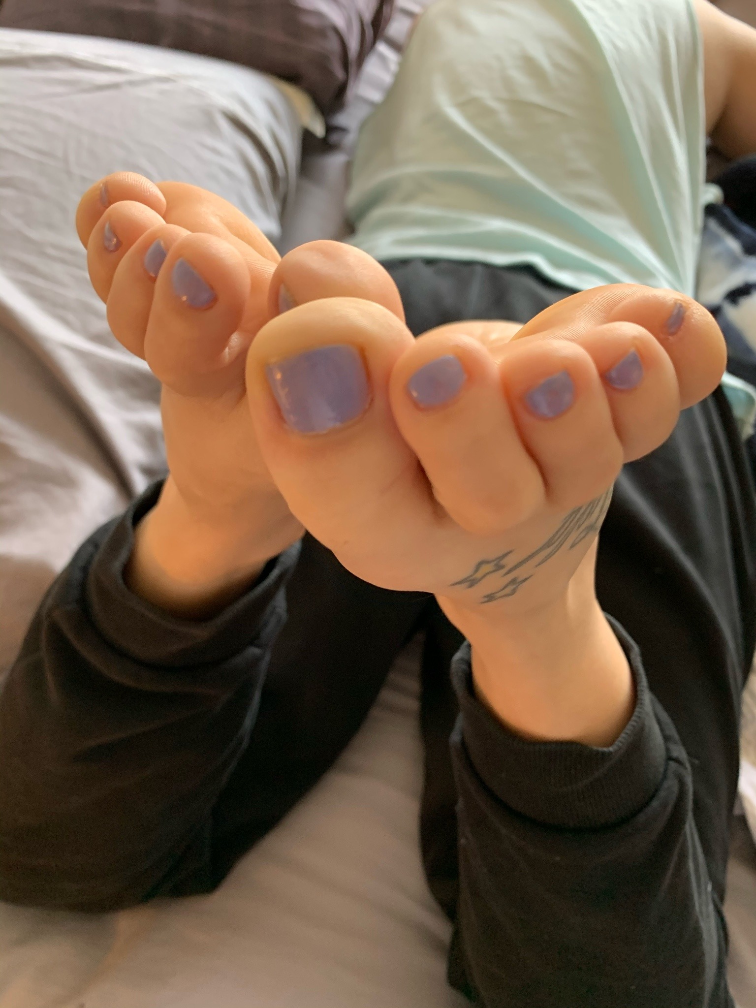 fundeerpanda-deactivated2021042:Wife’s pretty feet on this late Wednesday morning