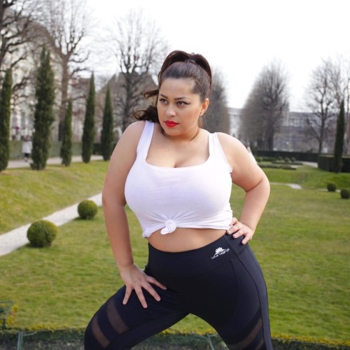 thecurvylist: Costina Ana-Maria Munteanu Social Media: Instagram @costina​_got_curves Facebook Sn