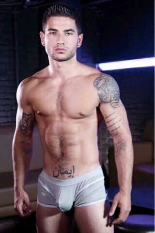 briefsguy68:  underweargspb:  Bulging…   I’ll say
