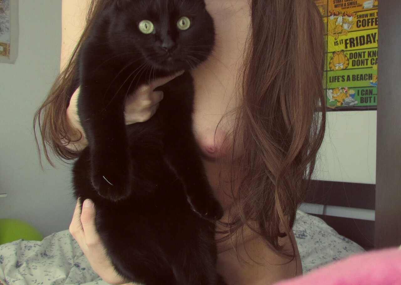 come-on-me-please:  Kitty wanted to be in my photos today 