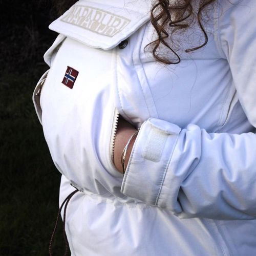 Needing my @napapijri jacket this morning, it&rsquo;s bloody freezing! ❄️ #details #curlyhair #m