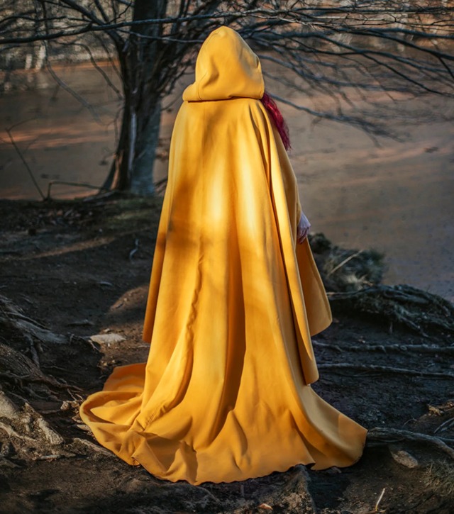 Yellow Cloak // Costurero Real