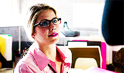 brookescabello:  “how to get every vigilante/assassin you meet to fall for you” a guide by felicity smoak 