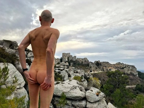 |Alex| Filled with admiration for this magnificent landscape / South of France #nakedinnature #naked
