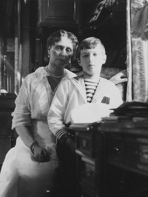 memory-of-the-romanovs: Empress Alexandra of Russia (Alix of Hesse and by Rhine) and her s