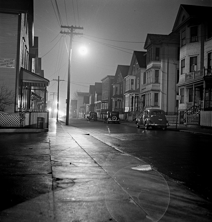 onlyoldphotography:  Jack Delano: Foggy Night. New Bedford, Massachusetts, 1940.