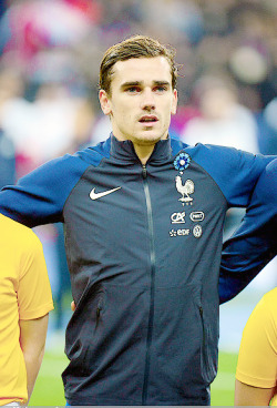 lovegrizi:  Antoine Griezmann of France during the 2018 World Cup group A qualifying football match between France and Sweden at the Stade de France in Saint-Denis, north of Paris, on November 11, 2016. 