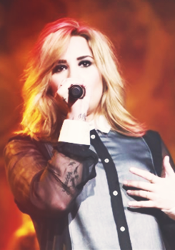 llinstead:  Demi Lovato live at Summer Kick Off (May 10th) 