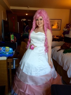 nux-walpurgis:  shitty hotel pics of my Rose Quartz!! say hi if you’re at AX!  Ha! Saw you today. Looked good hope to get a picture with you next time