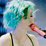rosaliezack:  Hayley Williams + blue hair. 