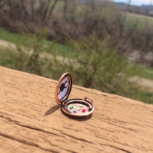 thesepajamasdontfit:  Listen y'all, I’m a traveling girl. Most days when I’m away from m