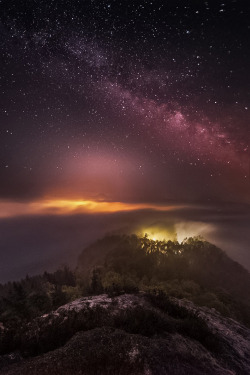 vitna:  milky way above the saxon switzerland