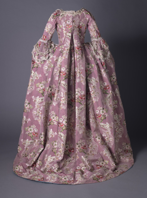 history-of-fashion:1765-1775  Dress (Sack or sacque dress) (United States, France) silk brocaded dam