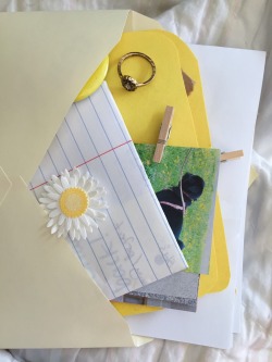 tearyplant:  blissfulchapters:  Details of a letter I wrote for my friend, Mandy! 💛🌻   artsy