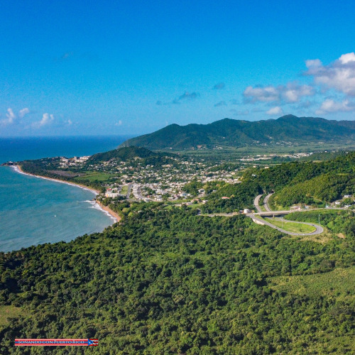 Maunabo, Puerto Rico  Faro y playa Punta Tuna; los túneles, vistas panóramicas y 