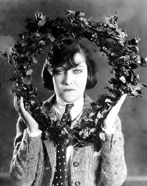 sparklejamesysparkle: Gloria Swanson, early-1920s.