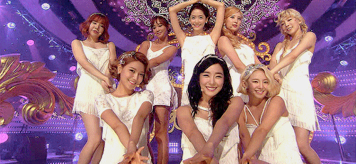 choisooyoungs:snsd x lion heart ending pose