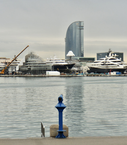 Súper yates - super lots, Port Vell, Barcelona, 2019.Wonder which of these yachts being refitted at 