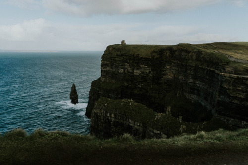 mountaineous:picturesque cliffs of moher - by mountaineousmy first photoset. tell me what you think.