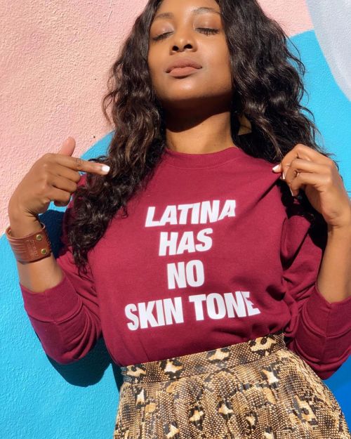 #Repost with @shopblatina MOOD#LatinaHasNoSkinTone // not every Latina look like #JenniferLopez #Pit