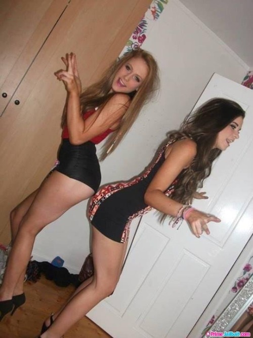 lookatmeinmytightdress:  Buttcheek to buttcheek; adult photos