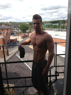 muscle-hunks:  For more muscle hunks follow