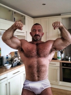 barebackmuscles:  #muscled #bear #daddy #bulge #vpl #dilf